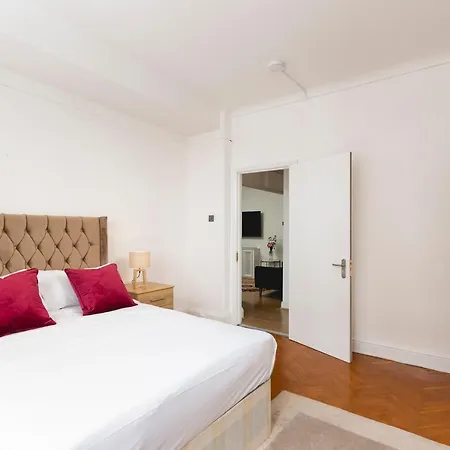 **authentic & Spacious 5 Bed Apartment/hyde Park**