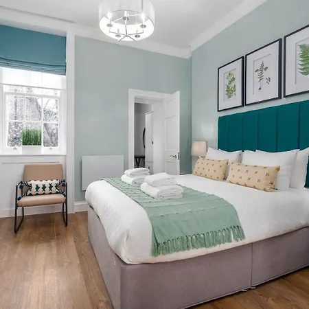 37 Doughty Street * Londra