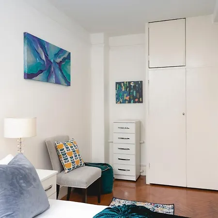 Apartment **authentic & Spacious 5 Bed Apartment/hyde Park** London