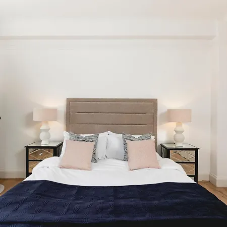 **authentic & Spacious 5 Bed Apartment/hyde Park** Apartment London