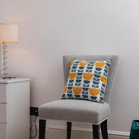 **authentic & Spacious 5 Bed Apartment/hyde Park** London