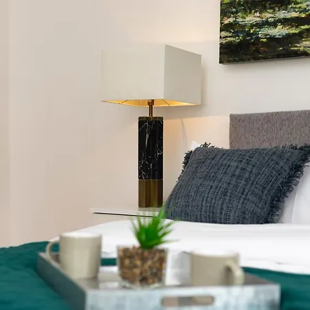 **authentic & Spacious 5 Bed Apartment/hyde Park** London
