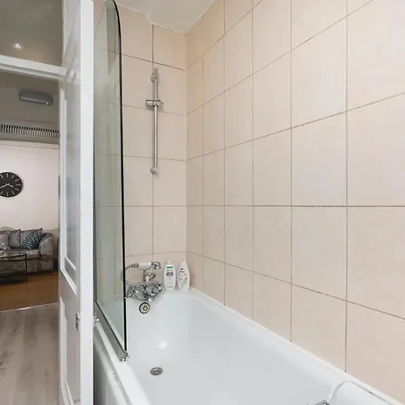 **authentic & Spacious 5 Bed Apartment/hyde Park** Apartment London
