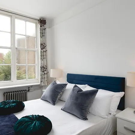**authentic & Spacious 5 Bed Apartment/hyde Park**