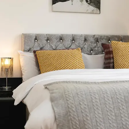 Apartment **authentic & Spacious 5 Bed Apartment/hyde Park** *