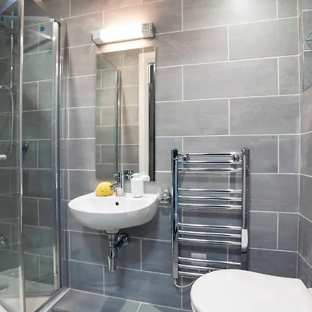 Minimalist Studio Apartments At Westcombe House In Greenwich Apartment
