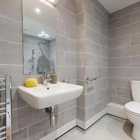Minimalist Studio Apartments At Westcombe House In Greenwich *