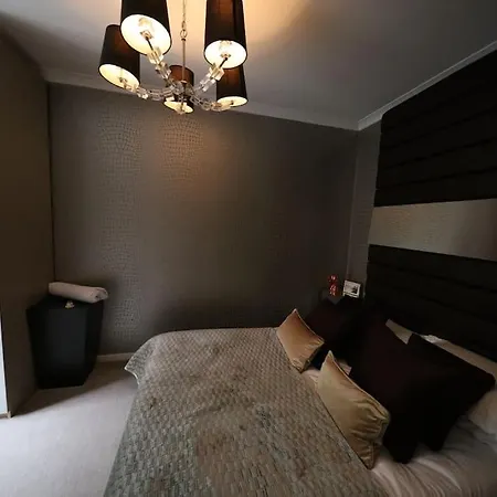 Style Boutique 2 Bedroom House W/garden *