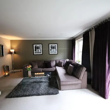 Style Boutique 2 Bedroom House W/garden London