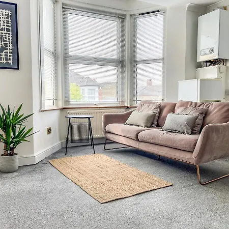 Διαμέρισμα Luxury 2 Bed Furnished With Parking Λονδίνο