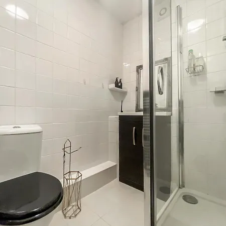 Luxury 2 Bed Furnished With Parking