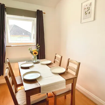 No2326 Tree-hole Apartament Northolt (Greater London)