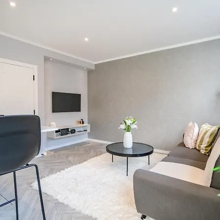 Modern & Chic One Bedroom In Fitzrovia By Sojo