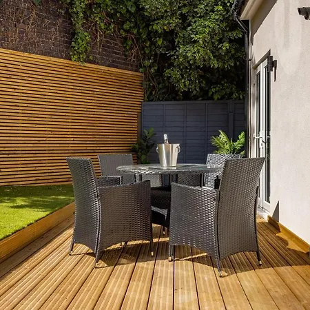 The Battersea Secret - Trendy 3bdr Flat With Patio * Londen