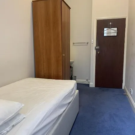 Merlyn Court 2* Лондон