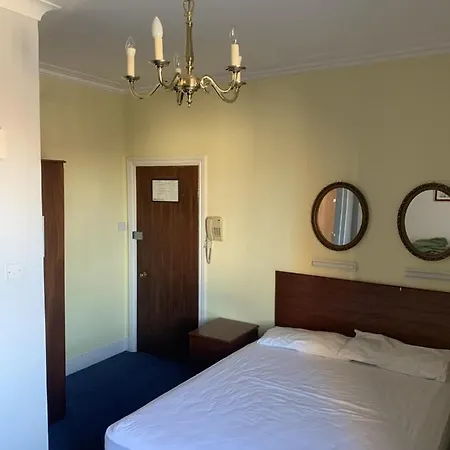 Отель Merlyn Court Лондон