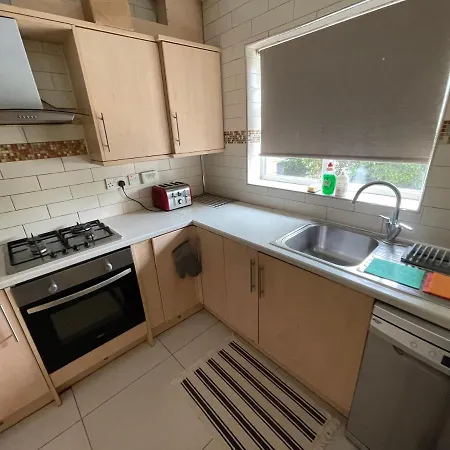 Cheerful 3 Bedroom With Free Parking Holiday home *