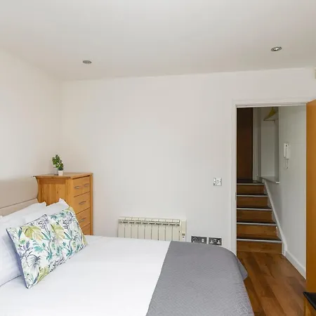 Skyvillion - Beautiful 3-bed Apartmán Londýn