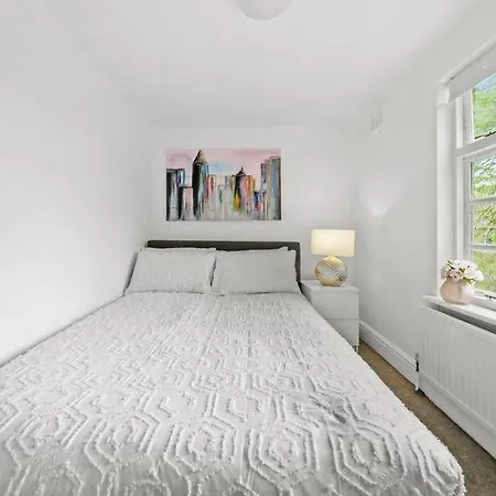 Canning Town Modern 2 Bedroom Excel Centre, Canary Wharf, Airport Londra