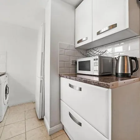 Canning Town Modern 2 Bedroom Excel Centre, Canary Wharf, Airport * Londra