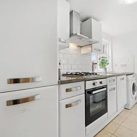Canning Town Modern 2 Bedroom Excel Centre, Canary Wharf, Airport * Londra