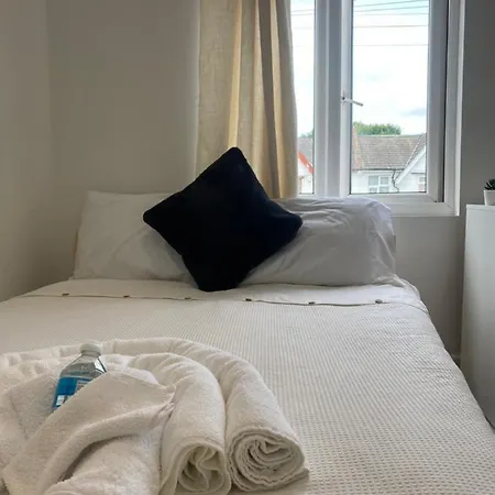 Modern Furnished Studio *