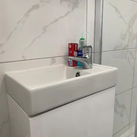 Modern Furnished Studio Homestay