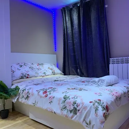 Entire 2 Bedroom *