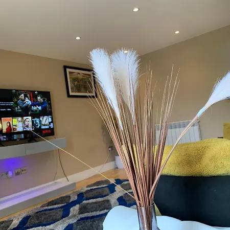 Apartment Entire 2 Bedroom