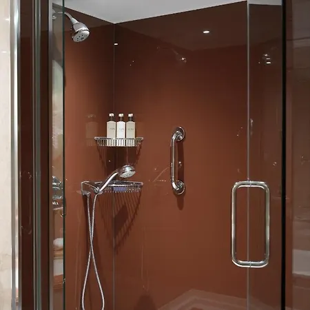 The Athenaeum & Residences Londra