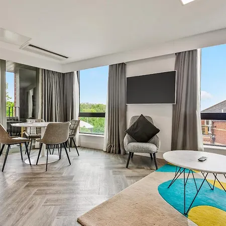 Ξενοδοχείο με διαμερίσματα Roomzzz Stratford Λονδίνο