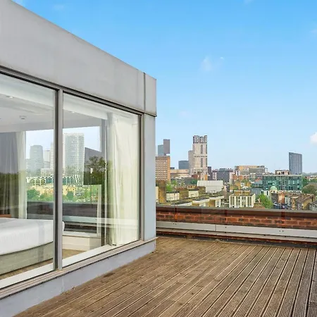 Ξενοδοχείο με διαμερίσματα Roomzzz Stratford 4*
