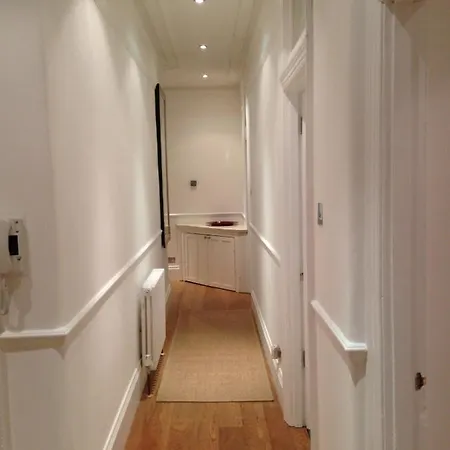 Apartment Hyde Park Mansion: Spacious 3-bedroom Balcony Retreat London