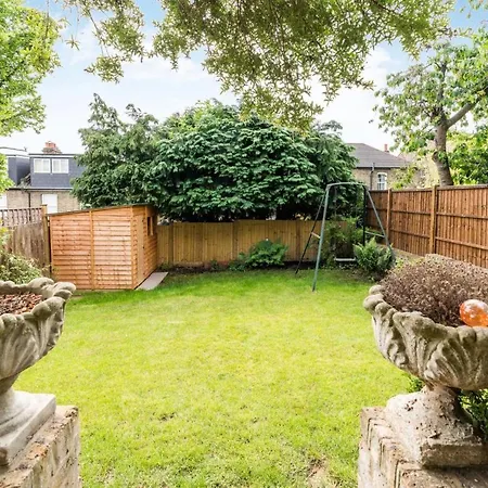Beautiful 3bd Forest Hill South Holiday home