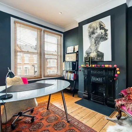Beautiful 3bd Forest Hill South Holiday home