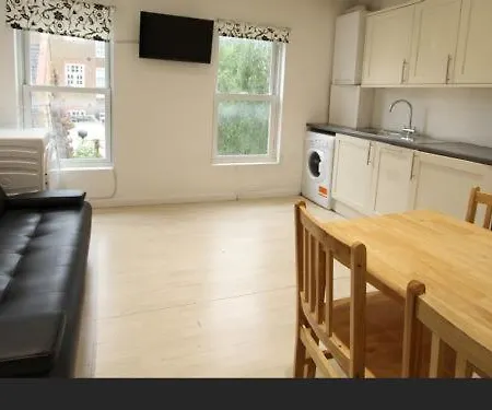 Guest house Renovated Family With Shared Kitchen And Bathroom In Angel *