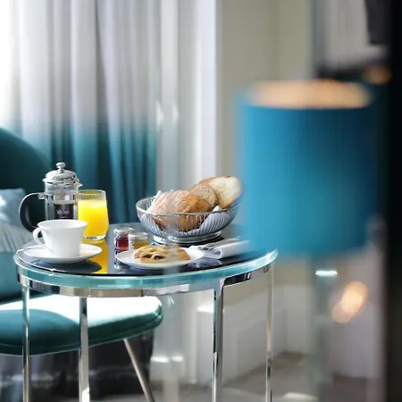 The Athenaeum & Residences Otel 5*