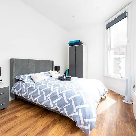 Beautiful By Hyde Park Ss2 Apartment