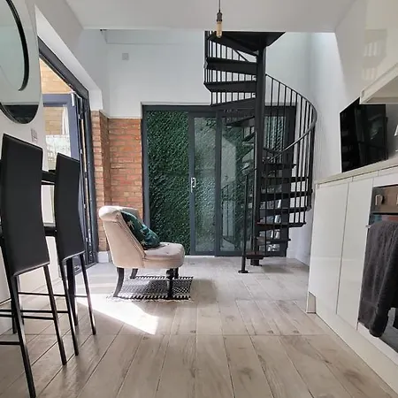 Apartment Stunning New Build Mezzanine Style *