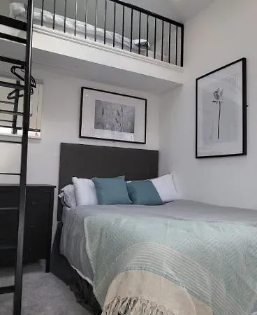 Stunning New Build Mezzanine Style *
