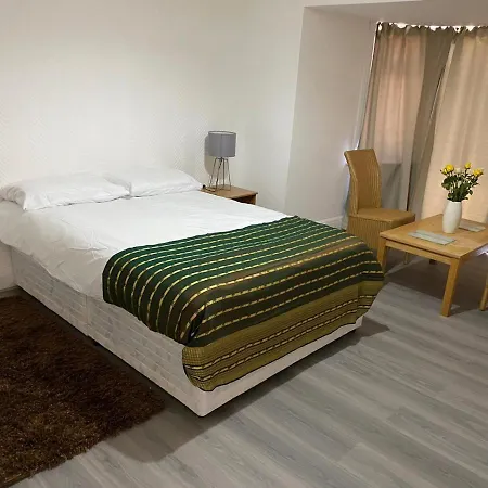 Homestay Sunrup Heathrow Feltham