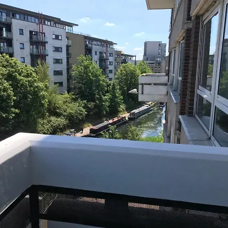 Sunny Flat In With Balcony, Just 15 Mins To Central! * Londra