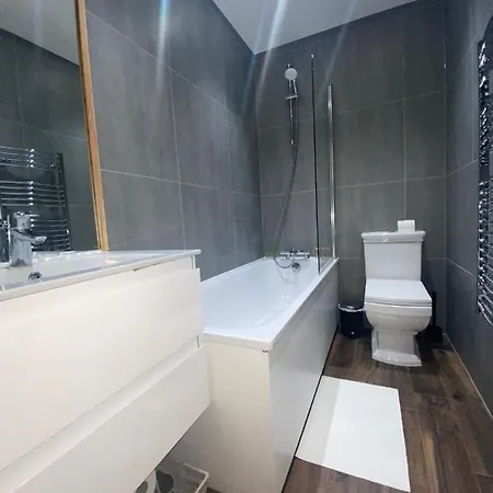 London, Jaccuzzi,newbuild, 2 Bedrooms Two Baths * London