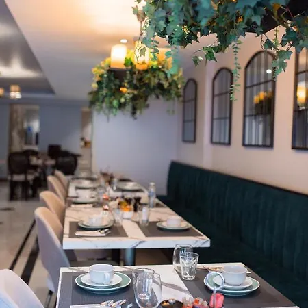Merit Kensington Hotel 4*