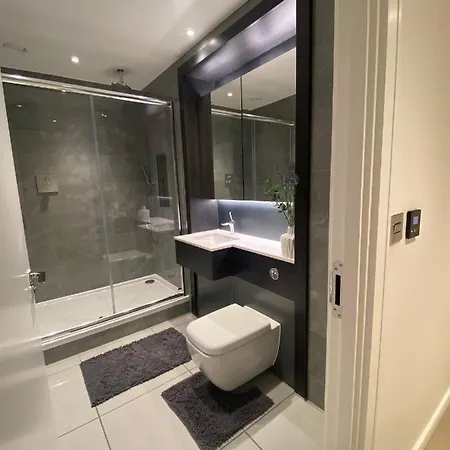 Marvelous 3 Bed Penthouse In Kewbridge Apartamento *