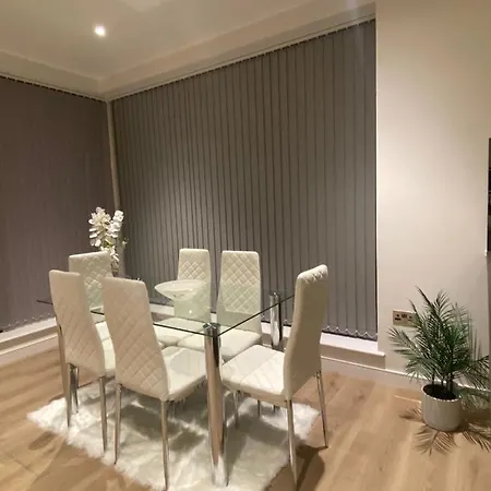 Marvelous 3 Bed Penthouse In Kewbridge Apartamento Londres