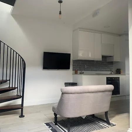 Apartment Stunning New Build Mezzanine Style *