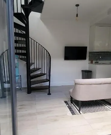 Stunning New Build Mezzanine Style * London
