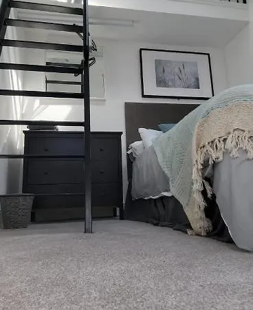 Apartment Stunning New Build Mezzanine Style *