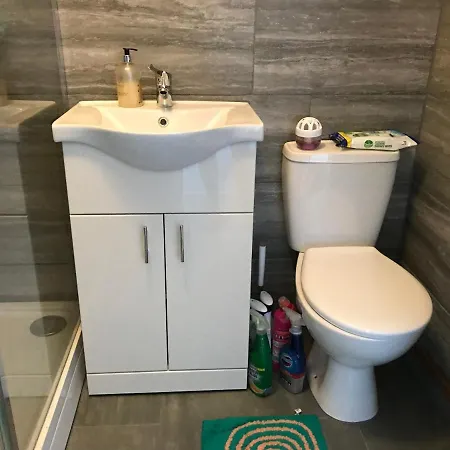 Sunny Flat In With Balcony, Just 15 Mins To Central! * Londra